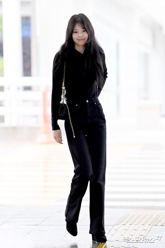 BLACKPINK's Jennie All-Black Style