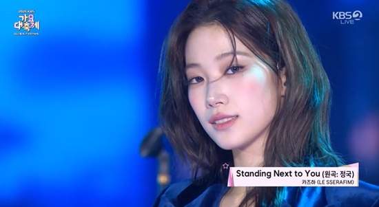 LE SSERAFIM’s Kazuha, Likened to Suzy, Stuns with Charismatic Jungkook Cover at ‘2025 KBS Music Festival Global Festival’