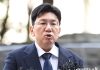 HYBE Chairman Bang Si-hyuk Faces Arrest Warrant Over Alleged ₩200 Billion Illicit Gains; Stock Prices Waver Amid ‘Owner Risk’