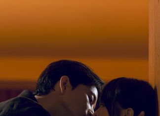 Park Bo-young and Lee Hyun-wook on the Brink of a Kiss in ‘Goldland’ as Love Falters Before 150 Billion Won in Gold Bars